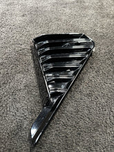 42789404 2024-2025 Cadillac CT5-V Front Right Passenger Bumper Fog Grille OEM 42789404