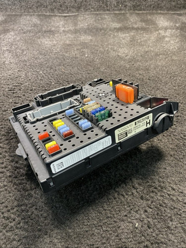 28080156 2003-2014 Volvo S60 V70 XC70 XC90 Trunk Fuse Box Relay OEM 28080156