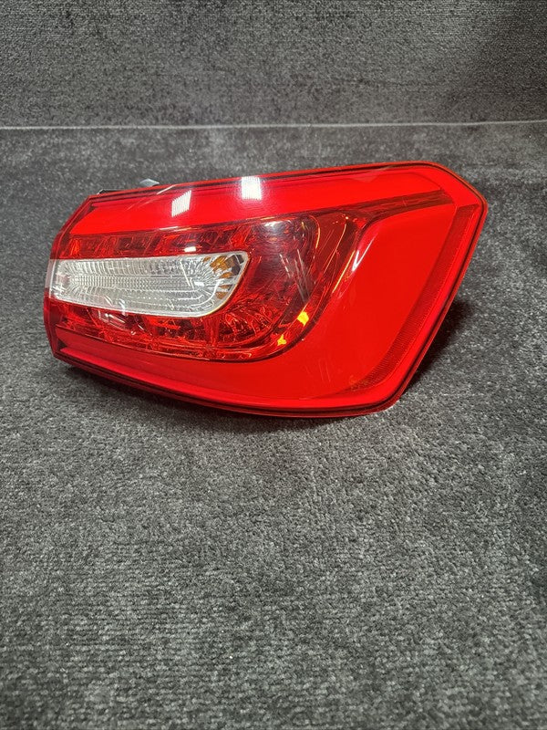 2016 Kia Cadenza Right Side Taillight Lamp Assembly OEM