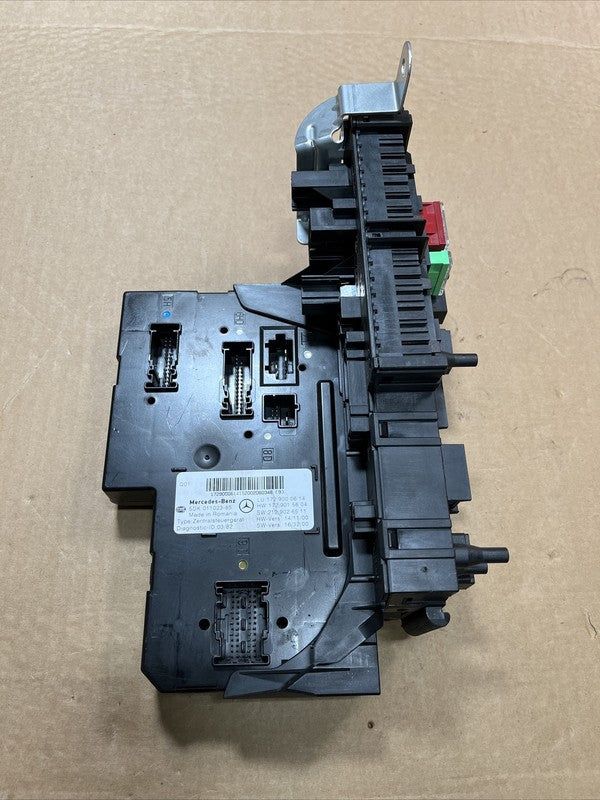 A1729000614 2017-2020 Mercedes W172 SLC SLK Body Control Module Fuse Relay Box  OEM