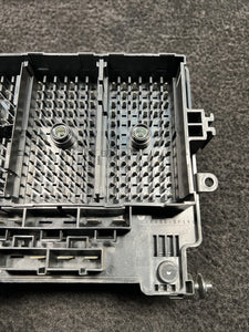 15786043 2006 Cadillac Escalade Engine Fuse Relay Box OEM 15786043