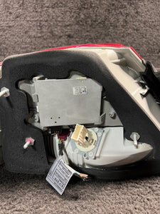 6938516 2006 Bmw 750Li Right Side LED Taillight Lamp OEM 6938516