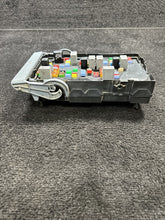 23180744 2014 Chevrolet Silverado Engine Fuse Relay Box OEM