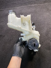 1097015-00-K 17-23 Tesla Model 3 Coolant Reservoir Expansion Tank Chiller Pump OEM 109701500K