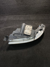 89008305 2002-2005 Saab 9-5 Valeo Headlight Assy Right Passenger HID Xenon OEM 89008305