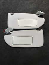 39874925 2003-2006 Volvo XC90 Sun Visors Gray W/ Homelink & Mirror Light Pair Set OEM