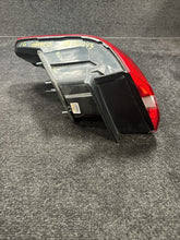 2016 Kia Cadenza Right Side Taillight Lamp Assembly OEM