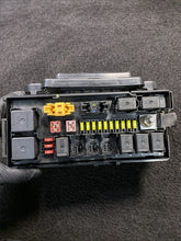 P04692015AH 2006 Jeep Cherokee 3.7L BCM Body Control Module Fuse Box OEM P04692015AH