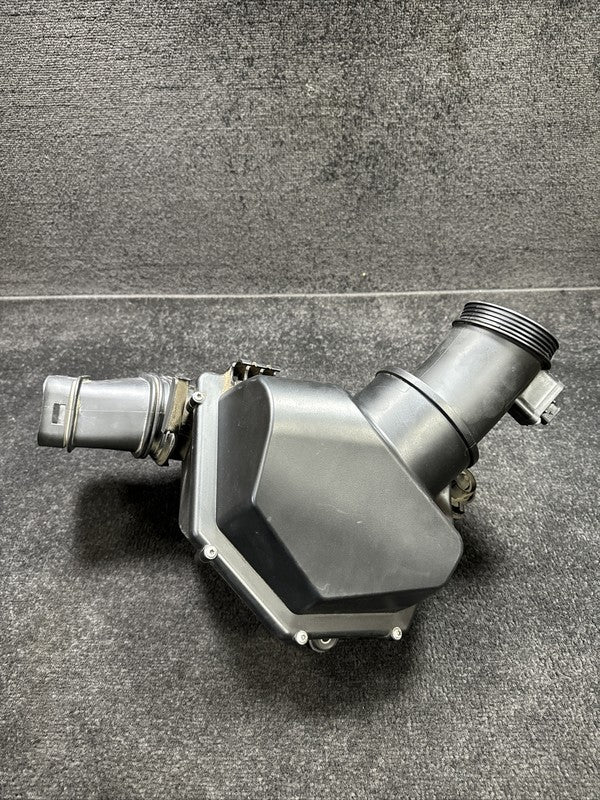 7843291 2013 BMW F10 M5 Left Driver Side Intake Air Cleaner Box OEM 7843291