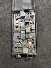 2276063501 2014 Chevrolet Camaro 2SS Engine Fuse Relay Box Assembly OEM 2276063501