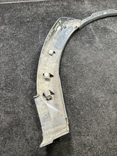 HY32290E32AC 2018 Land Rover Discovery Rear Right Fender Flair Molding OEM HY32290E32AC