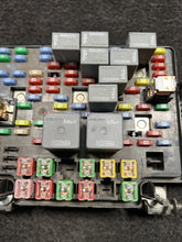 15786043 2006 Cadillac Escalade Engine Fuse Relay Box OEM 15786043