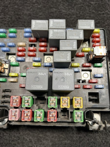 15786043 2006 Cadillac Escalade Engine Fuse Relay Box OEM 15786043