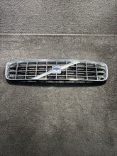 8620641 2005 Volvo XC90 Front Center Grille OEM 8620641