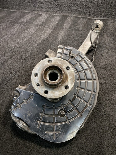 2015 Maserati Ghibli SQ4 Front Left Spindle Knuckle Wheel Hub OEM