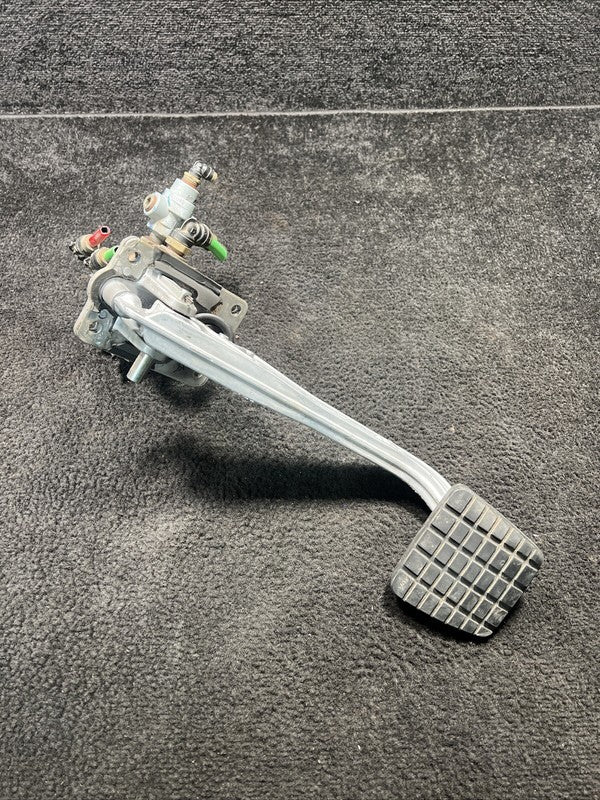 1220222000 2020 Freightliner M2 Air Brake Pedal OEM 1220222000