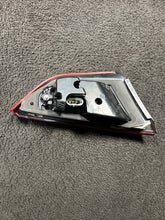 670009228 2014 Maserati Quattroporte Right Side Inner Trunk Taillight Lamp OEM 670009228