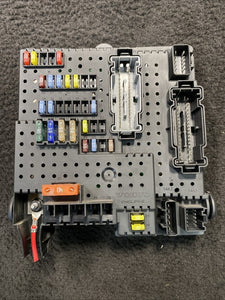 28080156 2003-2014 Volvo S60 V70 XC70 XC90 Trunk Fuse Box Relay OEM 28080156