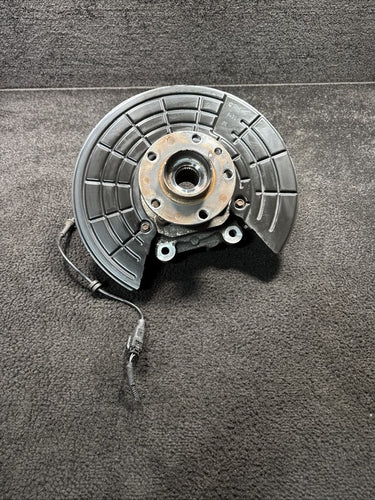 2017 Maserati Levante Rear Right Spindle Knuckle Wheel Hub OEM