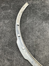 HY32290E32AC 2018 Land Rover Discovery Rear Right Fender Flair Molding OEM HY32290E32AC