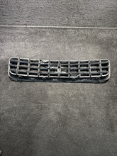 8620641 2005 Volvo XC90 Front Center Grille OEM 8620641