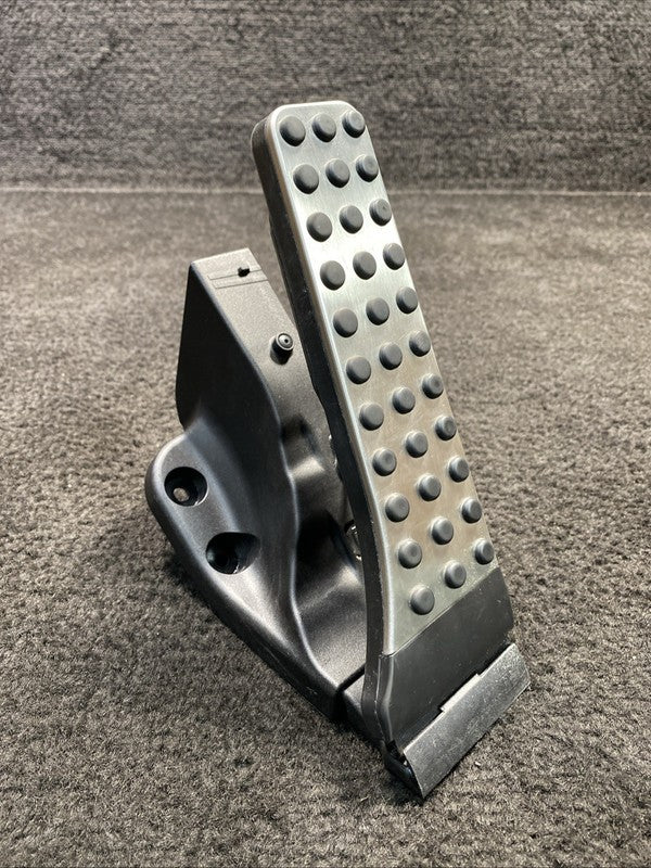 A2053000104 2018 Mercedes E63s AMG Accelerator Gas Pedal Assembly OEM A2053000104