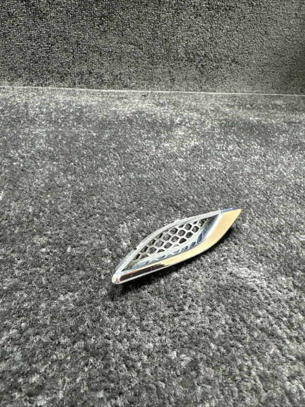 670025654 2014-2017 Maserati Ghibli Right Passenger Fender Grille Vent Trim OEM