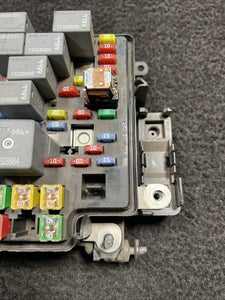 15786043 2006 Cadillac Escalade Engine Fuse Relay Box OEM 15786043