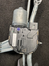 3397021991 2019 Volvo XC90 Front Windshield Wiper Linkage W/ Motor OEM 3397021991