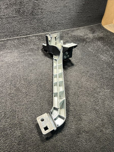 670003854 2013-2024 Maserti Quattroporte Right Radiator Core Support Bracket OEM 670003854