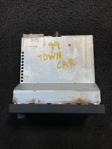 F8AF-19B132-AA 1998-2000 Lincoln Town Car Ford AM FM Cassette Radio Stereo OEM F8AF-19B132-AA