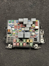 15786043 2006 Cadillac Escalade Engine Fuse Relay Box OEM 15786043