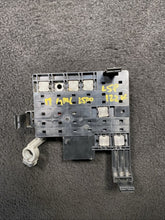 84095549 2017 GMC Sierra 2500 Denali Battery Power Distribution Tray OEM 84095549