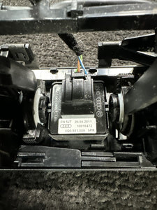 4G0941509 2012 Audi A6 3.0L Center Dash HVAC Air Vent Hazard Switch OEM 4G0941509
