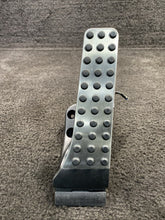 A2053000104 2018 Mercedes E63s AMG Accelerator Gas Pedal Assembly OEM A2053000104