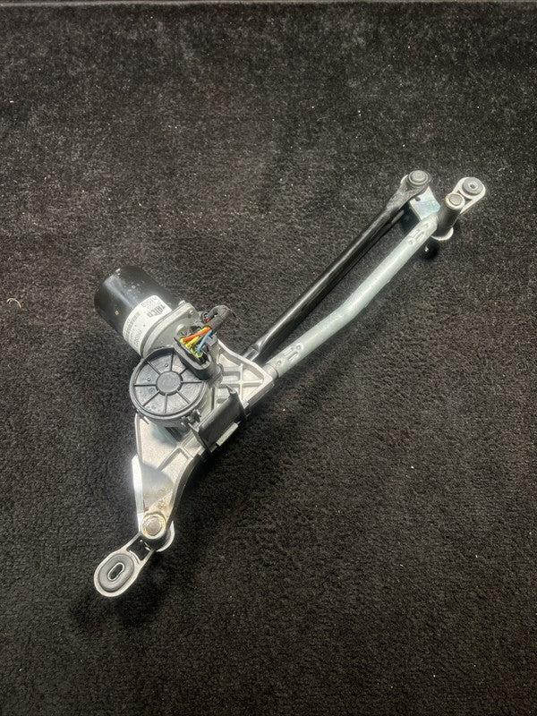 670007561 2014 Maserati Quattroporte Front Windshield Wiper Motor Linkage OEM 670007561