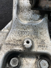 670034831 2017 Maserati Levante Front Right Spindle Knuckle Wheel Hub OEM 670034831 OEM