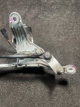 670007561 2014 Maserati Quattroporte Front Windshield Wiper Motor Linkage OEM 670007561