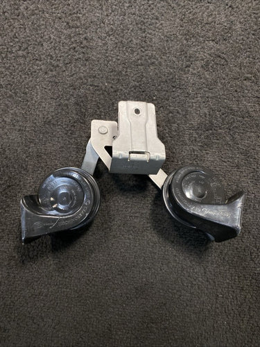 2018 Mercedes E63s AMG Signal Horns W/ Bracket OEM