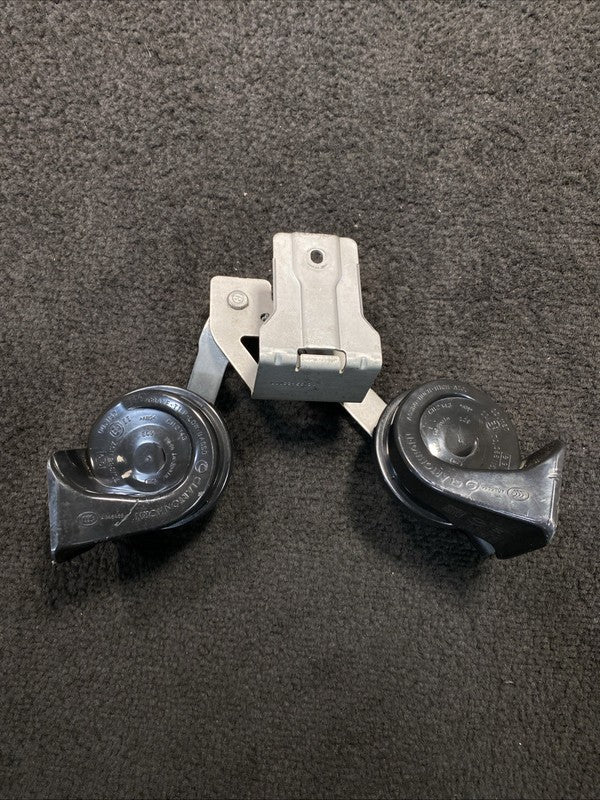 2018 Mercedes E63s AMG Signal Horns W/ Bracket OEM