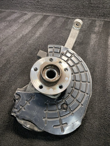 2015 Maserati Ghibli Front Left Spindle Knuckle Wheel Hub OEM 18k