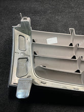 15070106 2006 Cadillac Escalade Front Upper Grille OEM 15070106 Black
