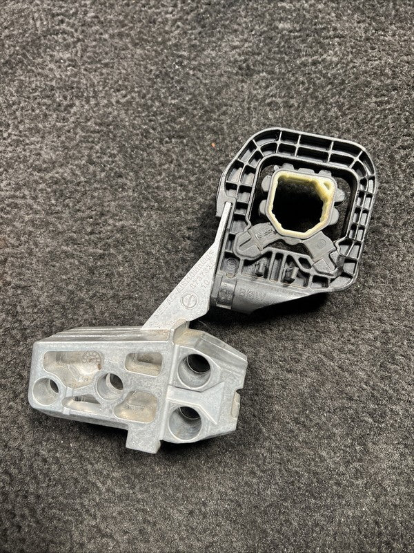 5A0E227 2023 BMW X1 Front Right Bumper Support Adaptor Bracket OEM 5A0E227