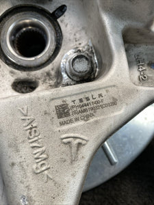 1044411-00-F 17-23 Tesla Model 3 Rear Left Knuckle Spindle Hub & Dust Shield OEM 1044411-00-F