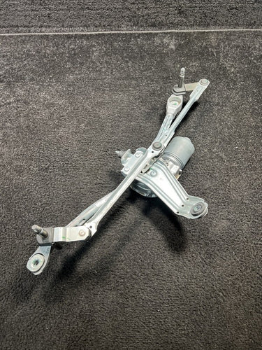 3397021991 2019 Volvo XC90 Front Windshield Wiper Linkage W/ Motor OEM 3397021991