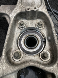2014 Maserati Ghibli Front Right Spindle Knuckle Wheel Hub OEM 62k