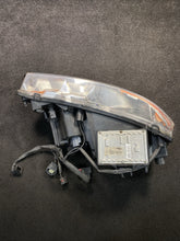 30678184 2004 Volvo XC90 Left Side Xenon Headlight Lamp OEM 30678184