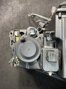 30678184 2004 Volvo XC90 Left Side Xenon Headlight Lamp OEM 30678184
