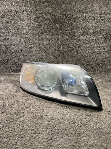 30698802 2007 Volvo V50 Right Side Halogen Headlight Lamp OEM 30698802